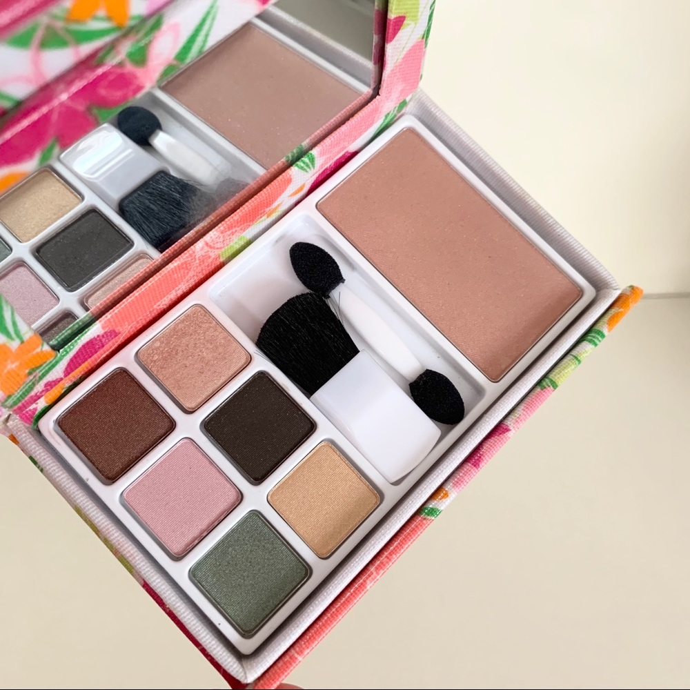 NWOT Elizabeth Arden makeup palette